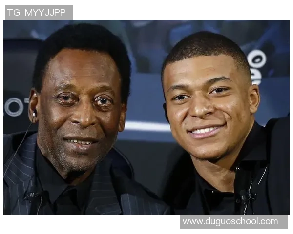 全球足球巅峰对决 世界十大球星同框合影震撼全场 全球足球巅峰对决 世界十大球星同框合影震撼全场